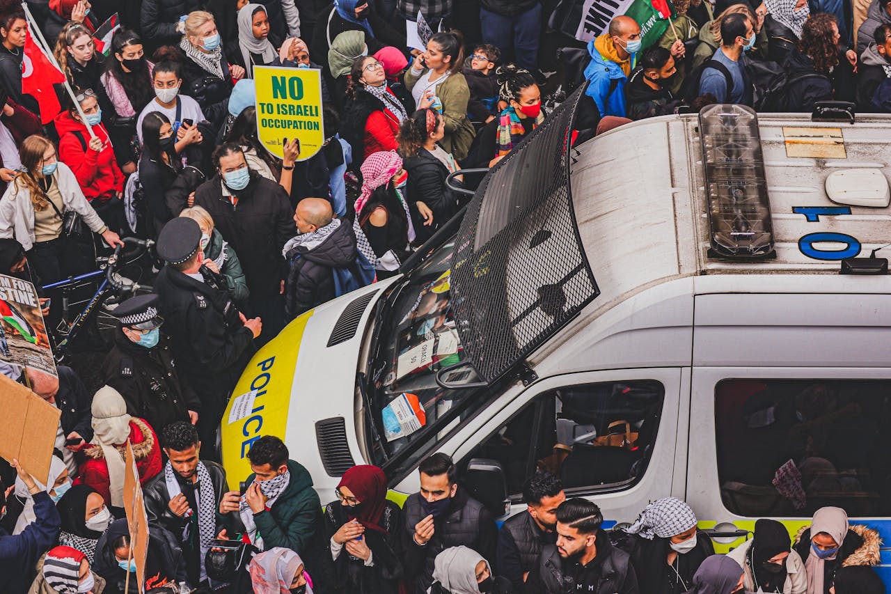 Global Uprising （世界的な蜂起）ー 地球上の普通の市民たちが立ち上がる